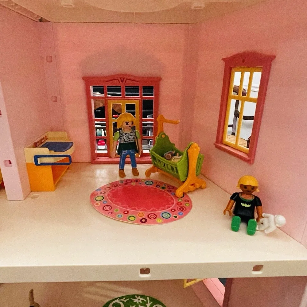 Playmobil deluxe dollhouse